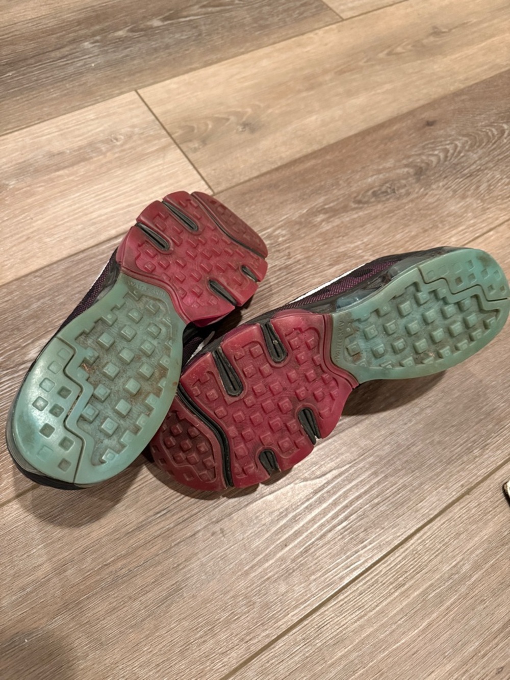 Nike Women's Black Teal Athletic Shoes - Picture 2 of 4